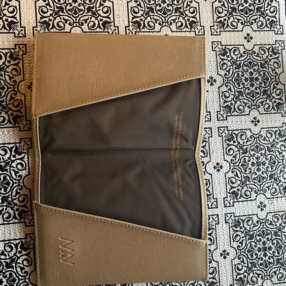 Matt & Nat Passport Holder - new condition - Picture 2 of 3